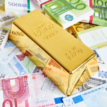 Zakaj je varčevanje v zlatu varna naložba?