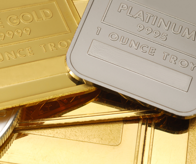 Razlike v naložbi med zlatom in platino